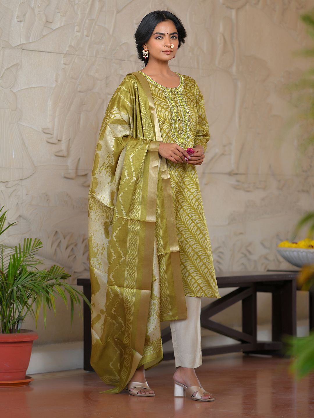 Vaasva Women's Parrot Green Silk Digital Printed Suit Set | Grocsy