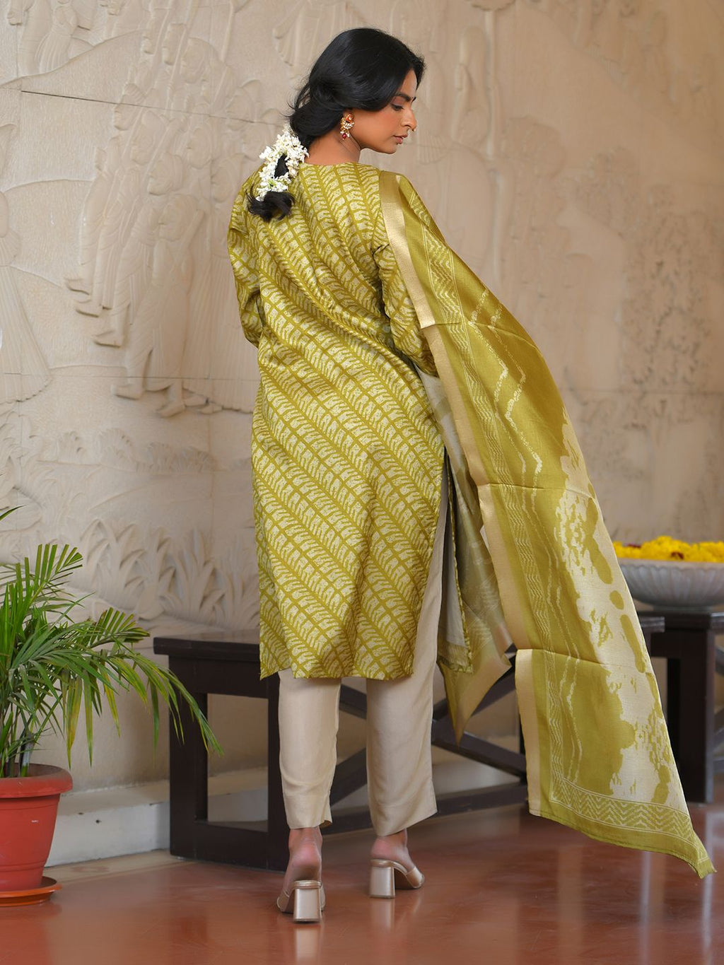 Vaasva Women's Parrot Green Silk Digital Printed Suit Set | Grocsy