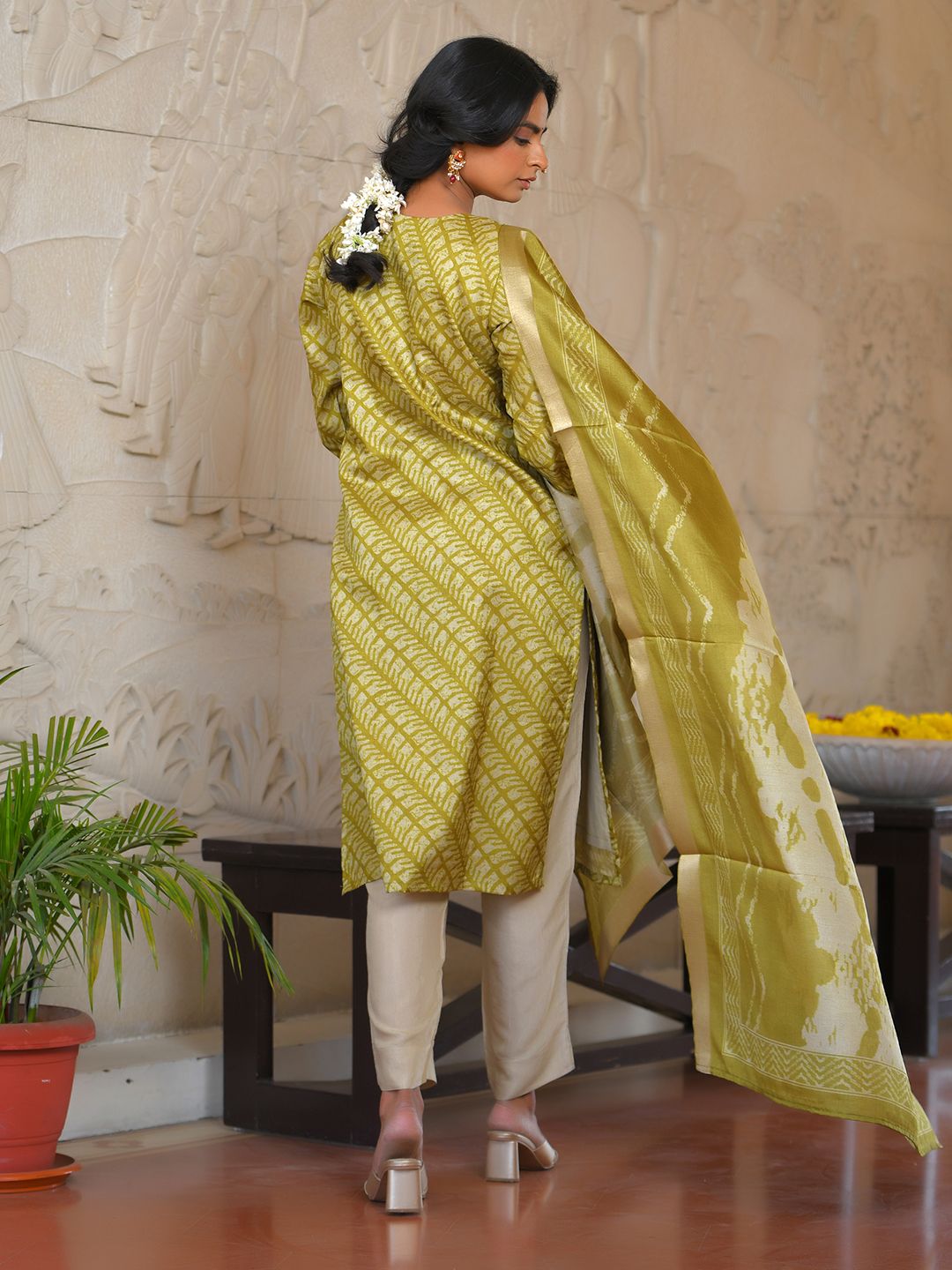 Vaasva Women's Parrot Green Silk Digital Printed Suit Set | Grocsy