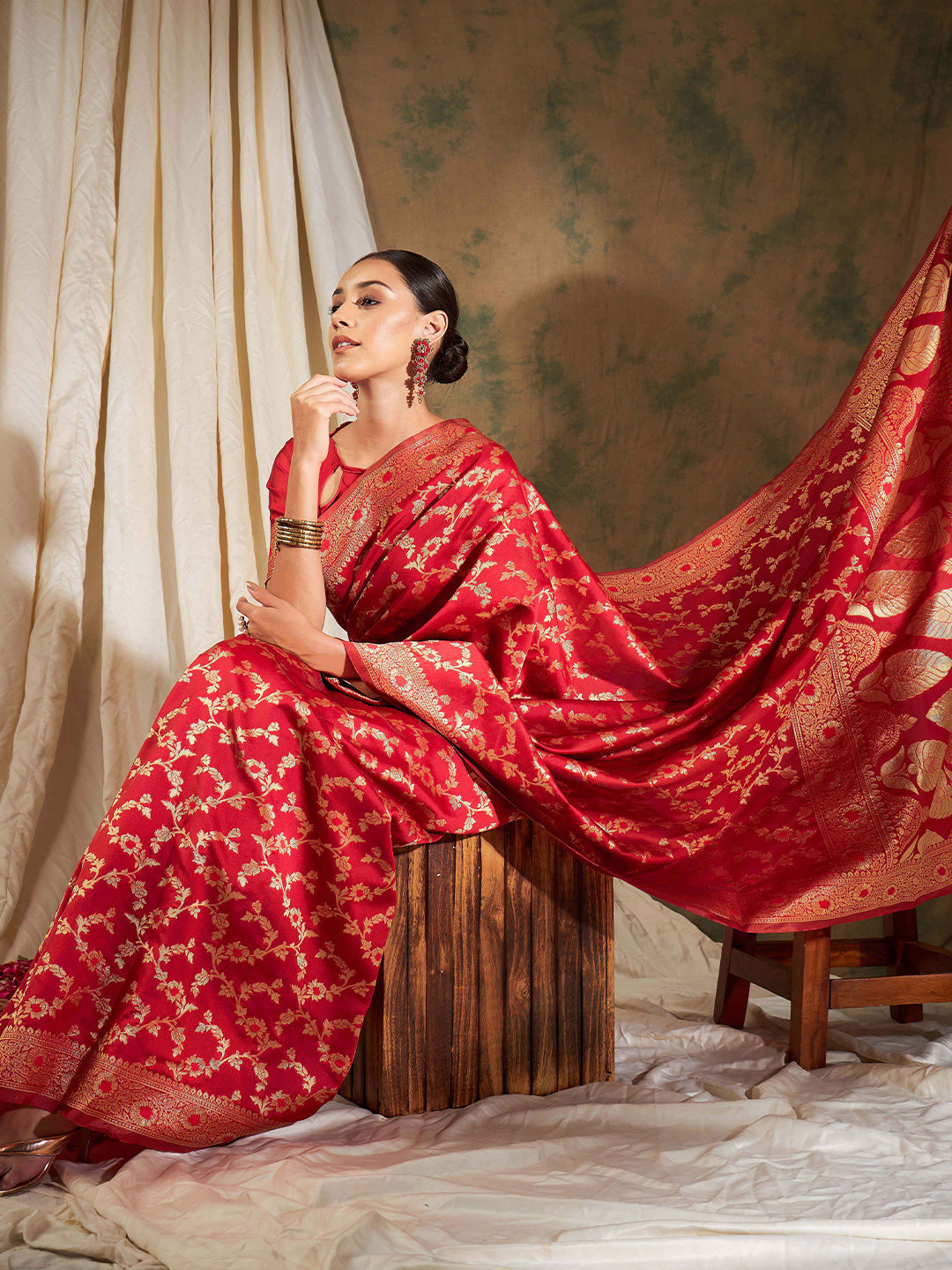 Sangria Red Floral Woven Design Zari Kanjeevaram Saree | Grocsy