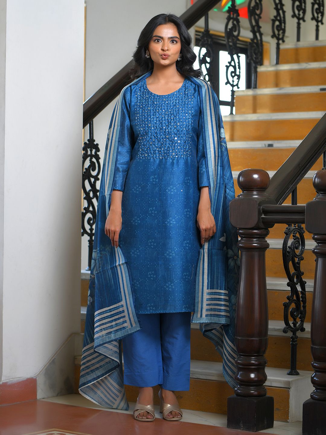 Vaasva Women's Indigo Muslin Digital Printed Suit Set | Grocsy