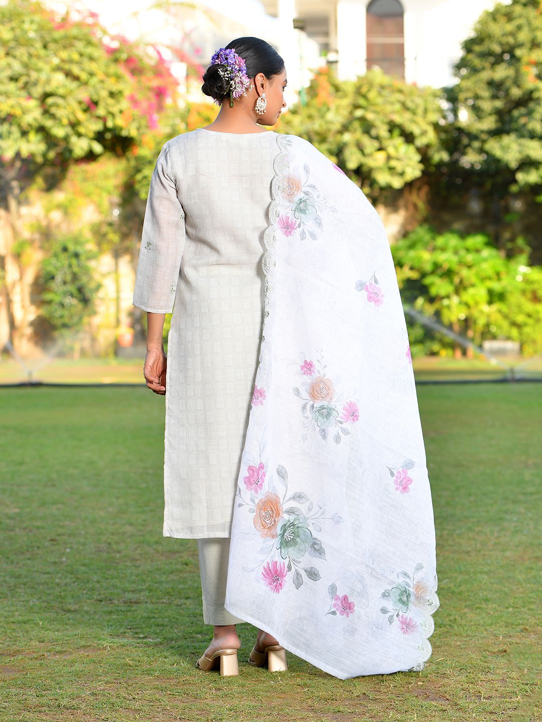 Vaasva Women's Grey Green Linen Suit Set With Cutwork Dupatta | Grocsy