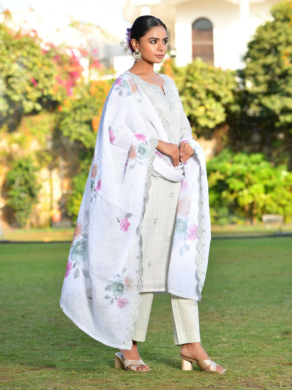 Vaasva Women's Grey Green Linen Suit Set With Cutwork Dupatta | Grocsy