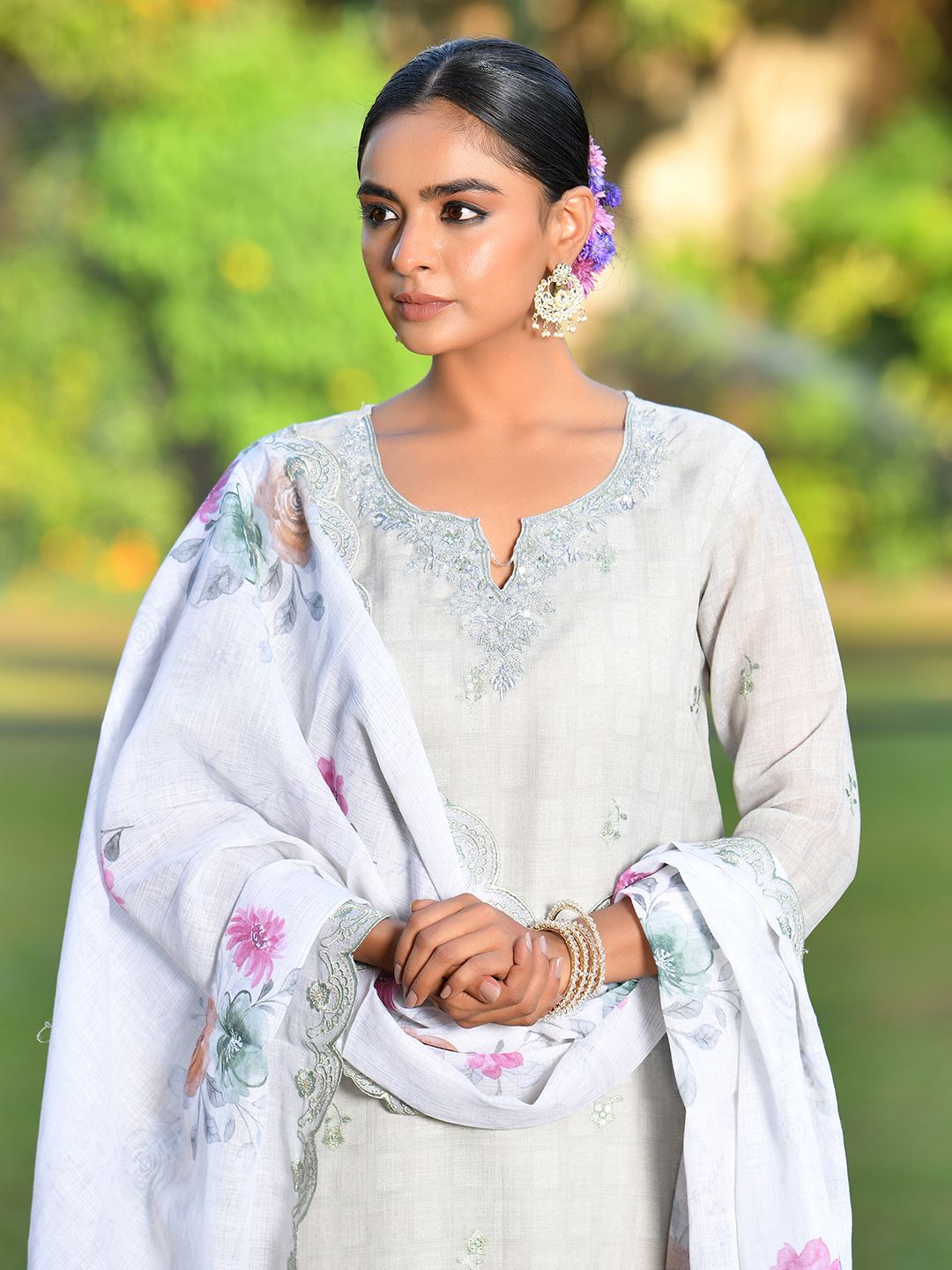 Vaasva Women's Grey Green Linen Suit Set With Cutwork Dupatta | Grocsy