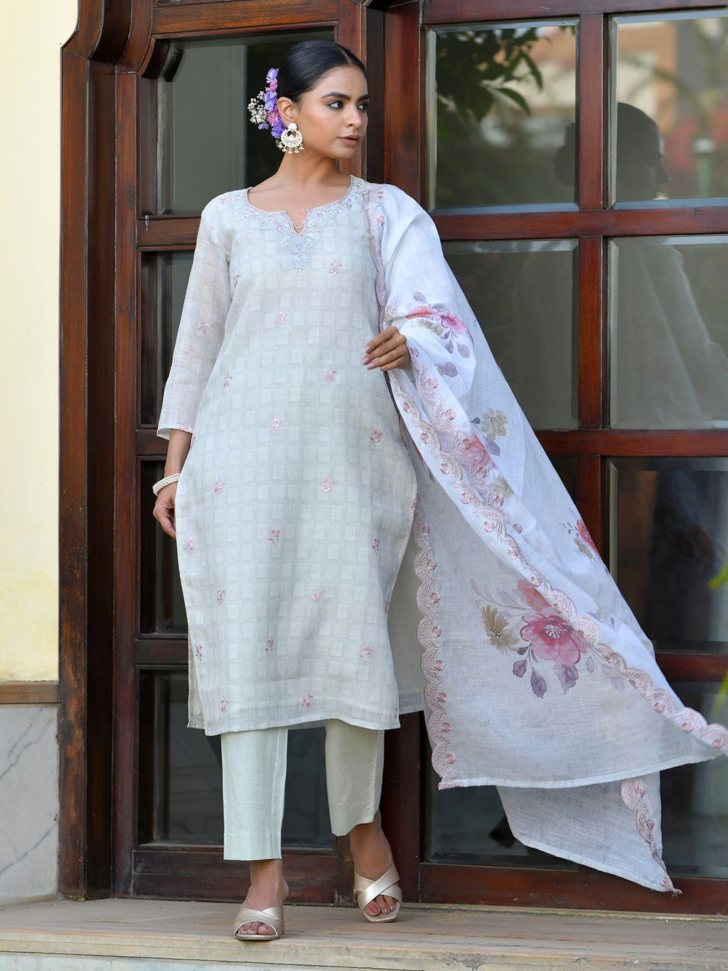 Vaasva Women's Grey Pink Linen Suit Set With Cutwork Dupatta | Grocsy