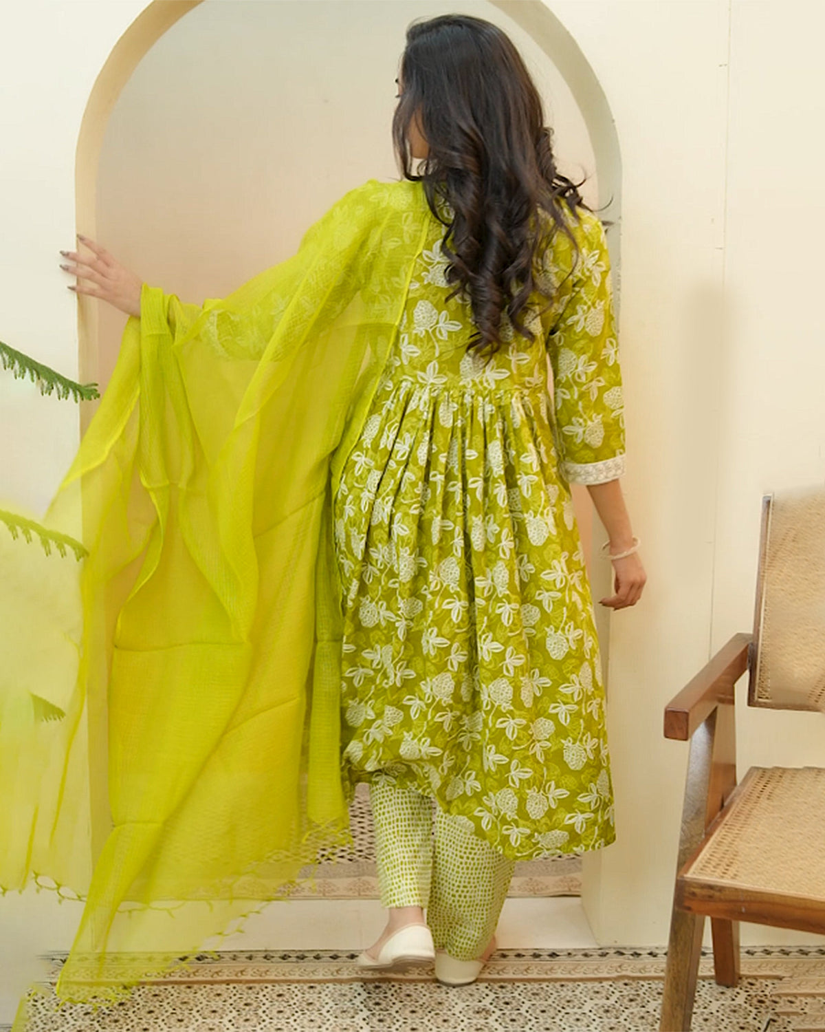 Vaasva Women Green Cotton Kurta With Cotton Pant & Dupatta | Grocsy