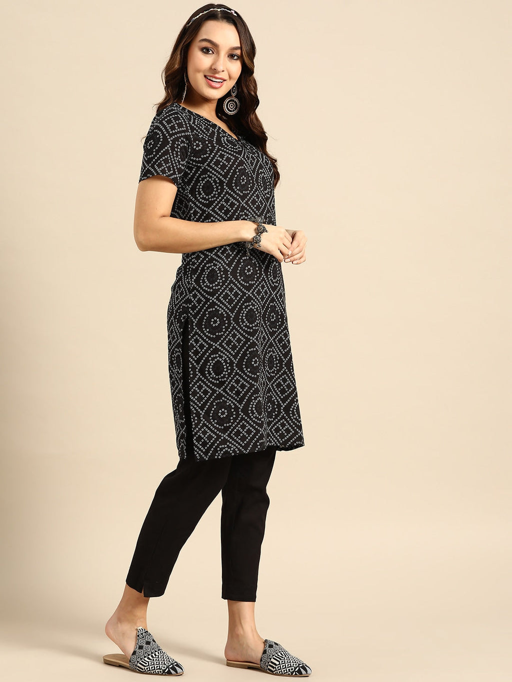 Sangria Bandhani Printed V-Neck Kurta with Trousers | Grocsy