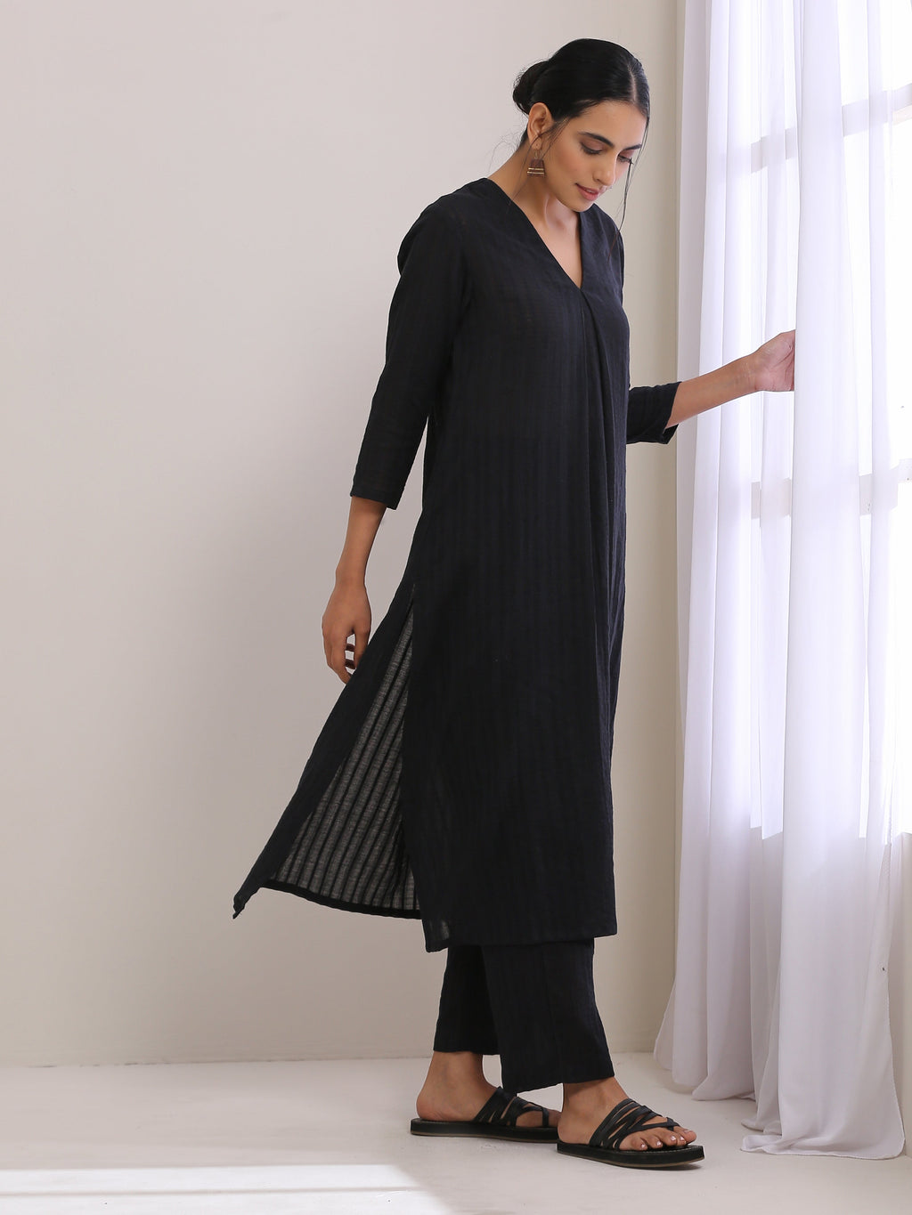 trueBrowns Black Dobby Neck Pleat Kurta Pant Set | Grocsy