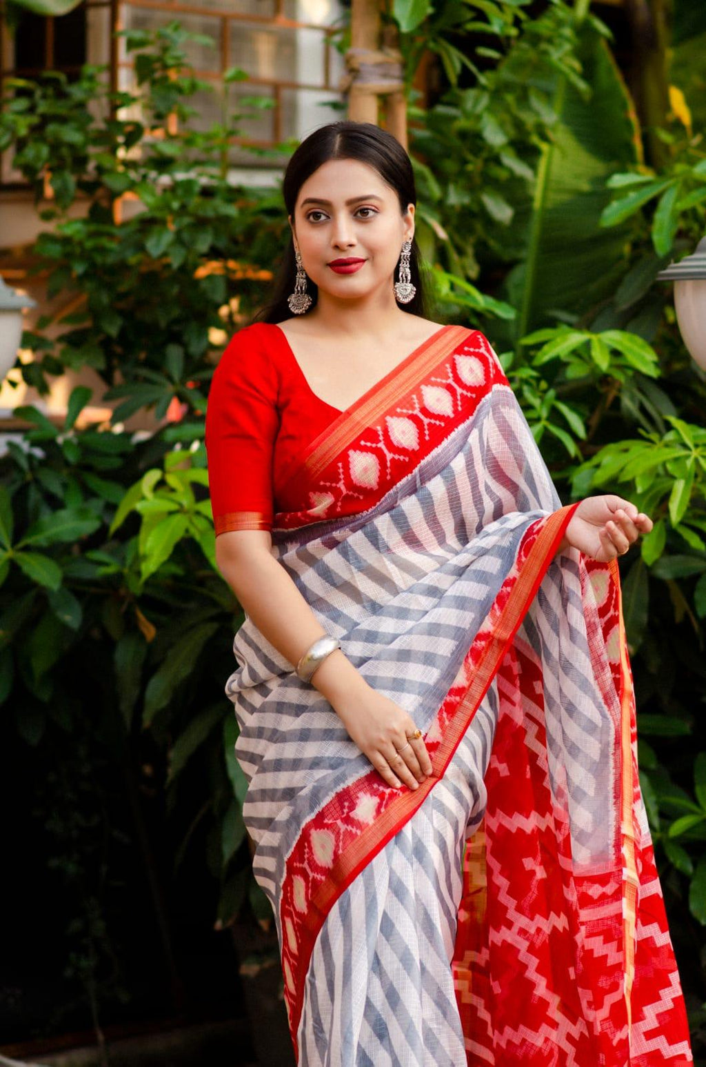 Grey Polycotton Ethnic Motifs Saree with Unstitched Blouse - A2M | Grocsy