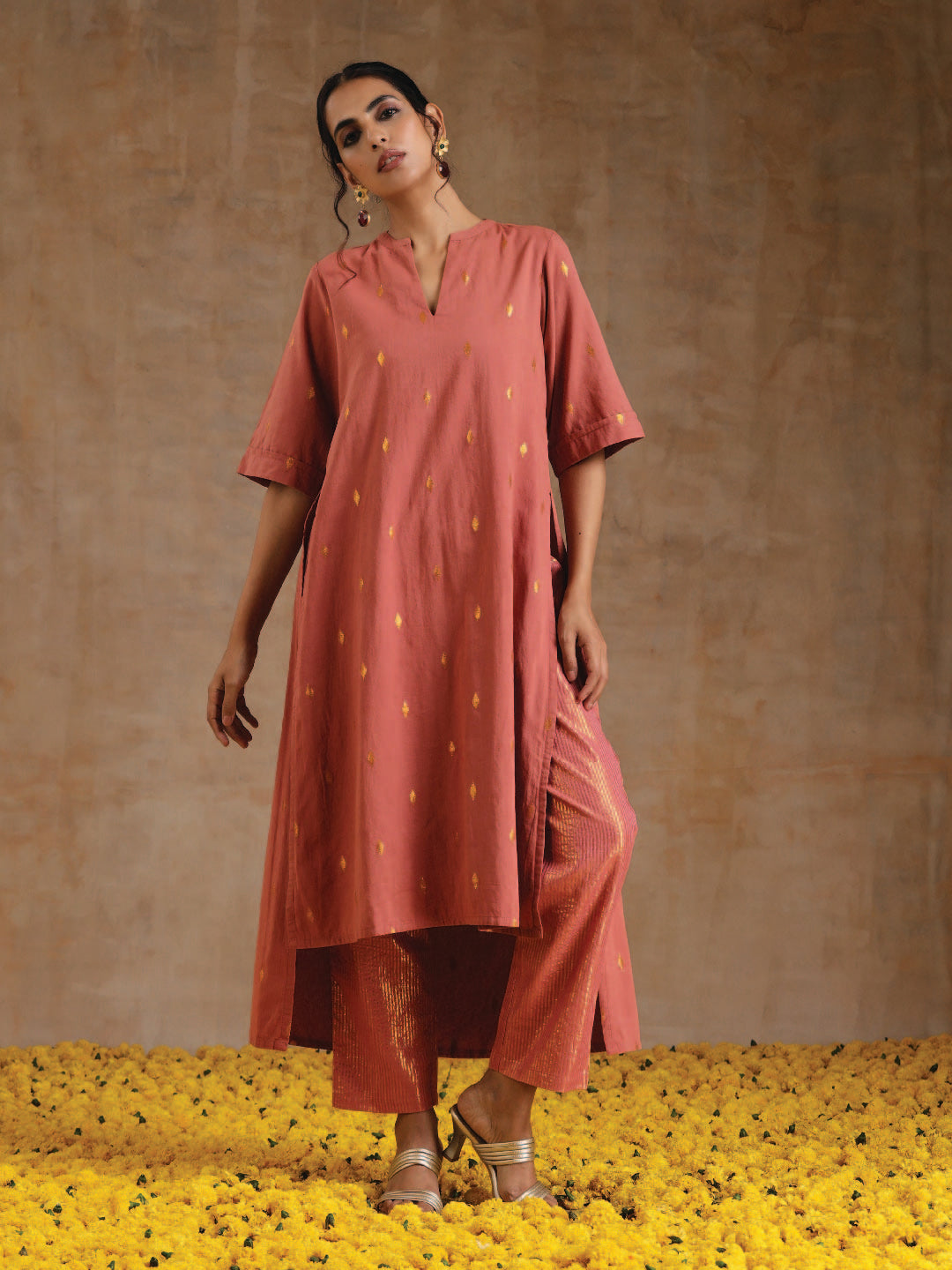 trueBrowns Blush Gold Cotton Relaxed High-Low Kurta Set | Grocsy