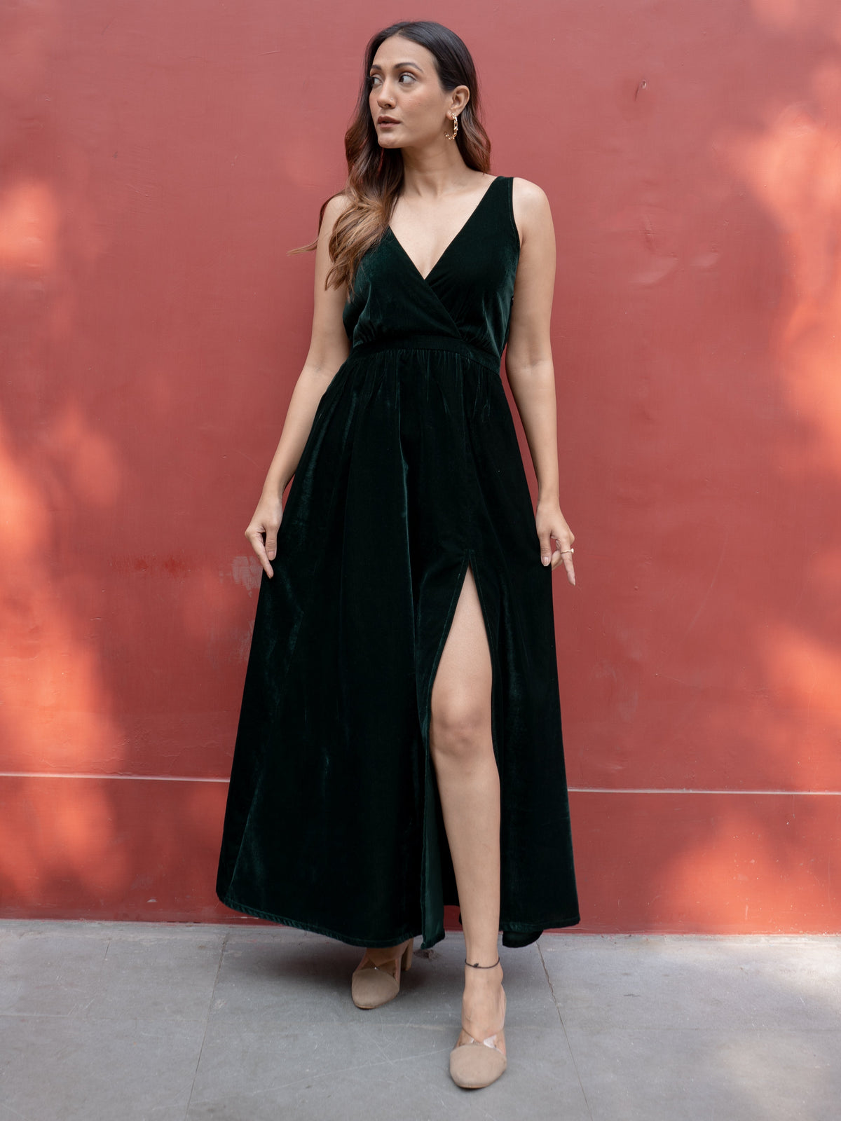 trueBrowns Dark Green Velvet Sleeveless Dress | Grocsy