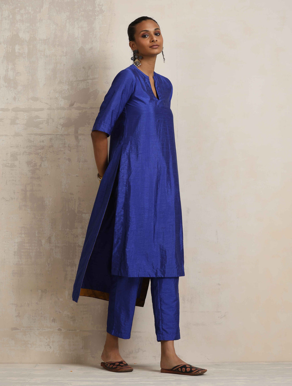 trueBrowns Blue Silk High Slit Kurta Set | Grocsy
