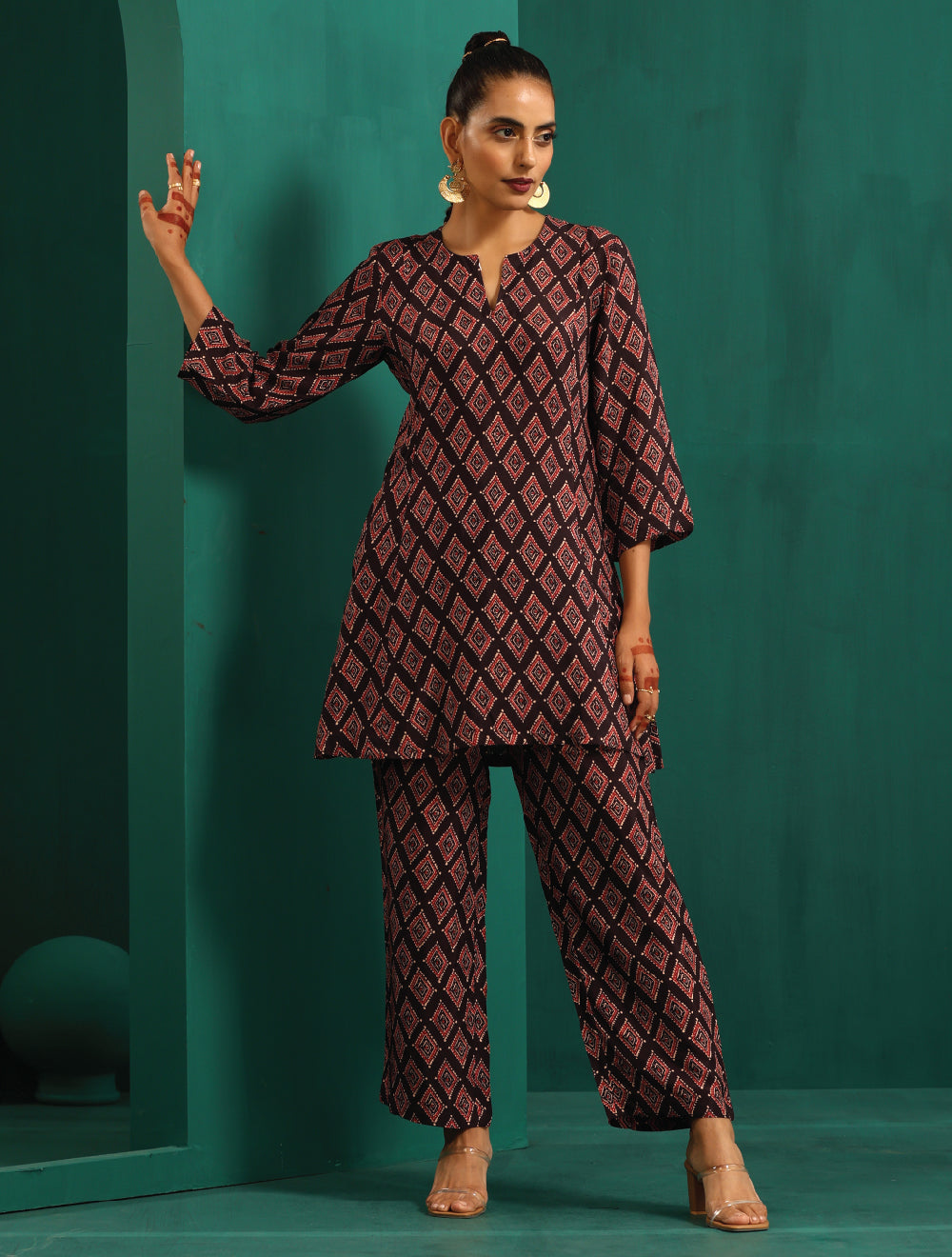 trueBrowns Black Diamond Muslin Silk Printed Relaxed Co-ord Set | Grocsy