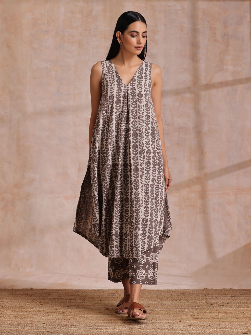 trueBrowns Clay Dabu Buta Print Cotton Sleeveless Flared Kurta Pant Set | Grocsy