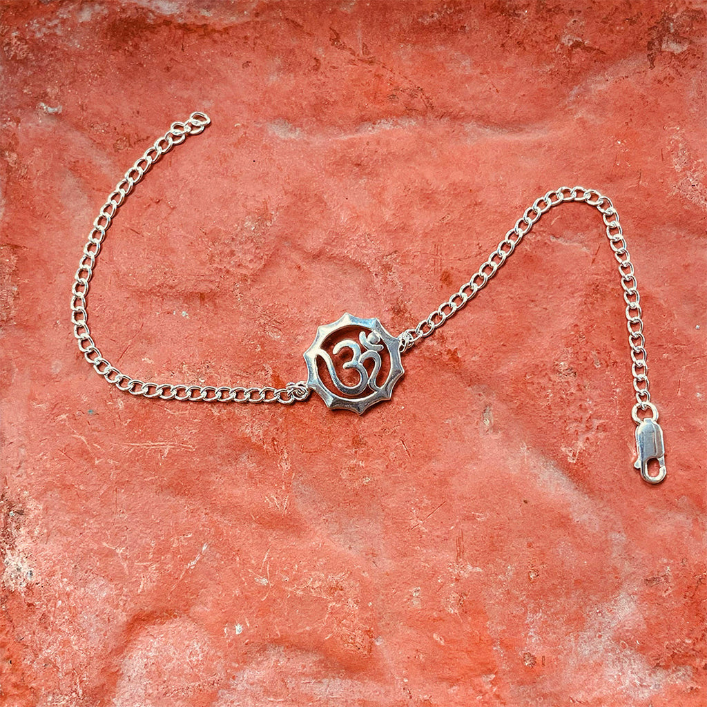 trueBrowns 925 Sterling Silver Embossed Om Silver Chain Rakhi | Grocsy
