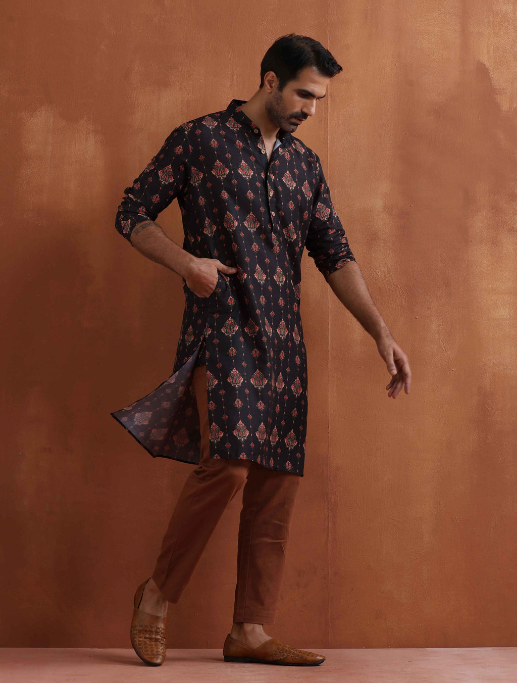 trueBrowns Men's Black Printed Kurta | Grocsy