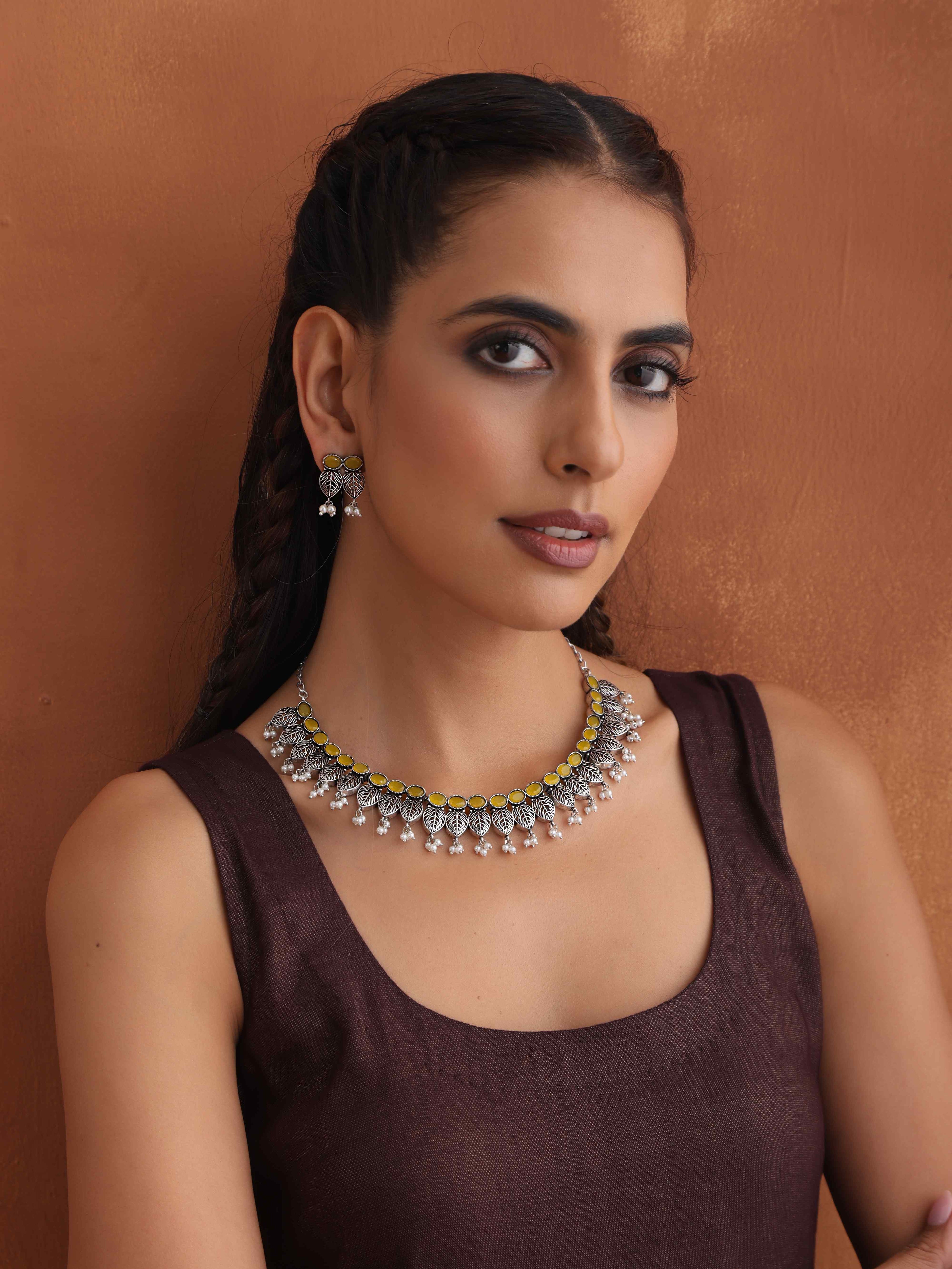 trueBrowns Silver Tone Stone Necklace Set | Grocsy