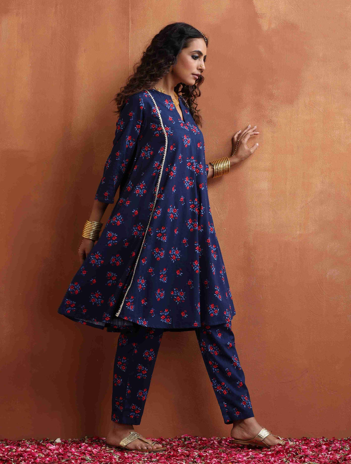 trueBrowns Blue Floral Print Flared Anarkali Kurta Co-ord Set | Grocsy