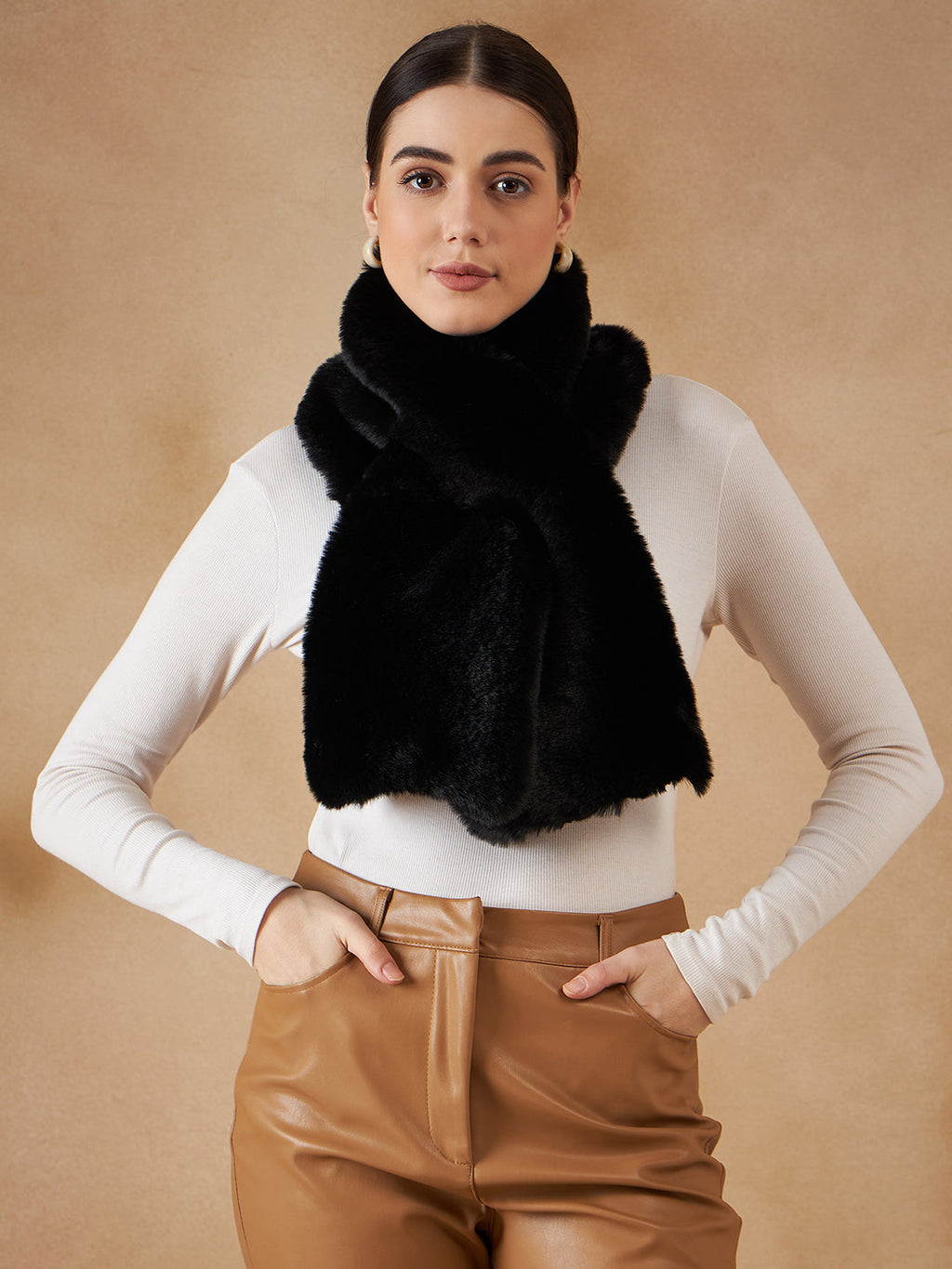 InWeave Women's Black Faux Fur Neck Warmer | Grocsy
