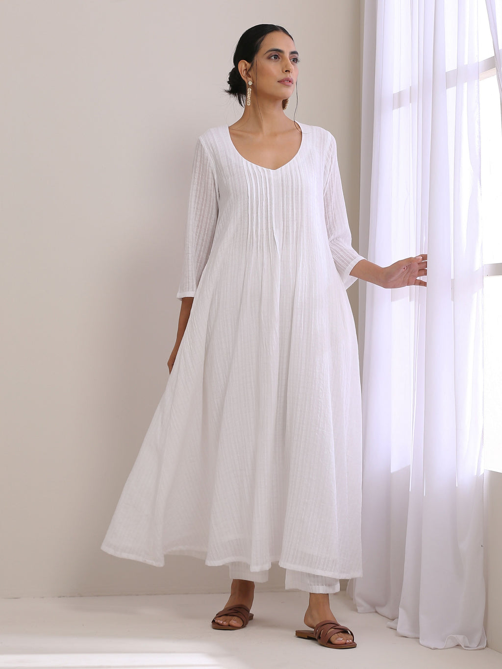 trueBrowns White Dobby Front Pleated Long Kurta Pant Set | Grocsy