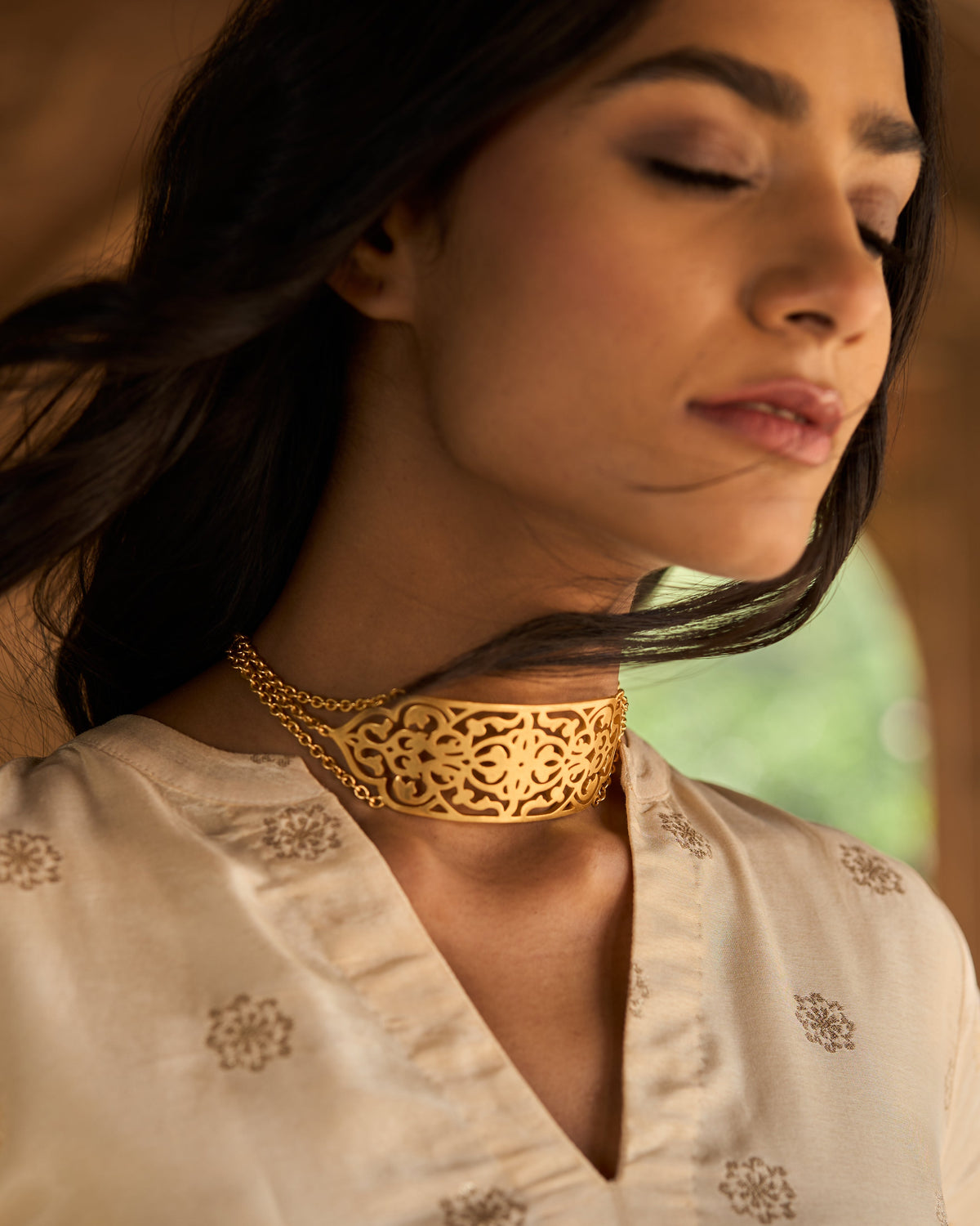 trueBrowns Gold-Polished Choker | Grocsy