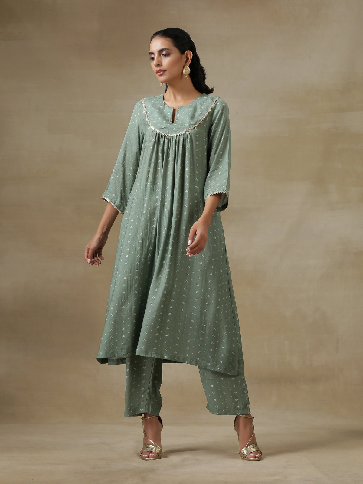 trueBrowns Light Green Bandhani Printed Silk Yoke Kurta Pant Set | Grocsy