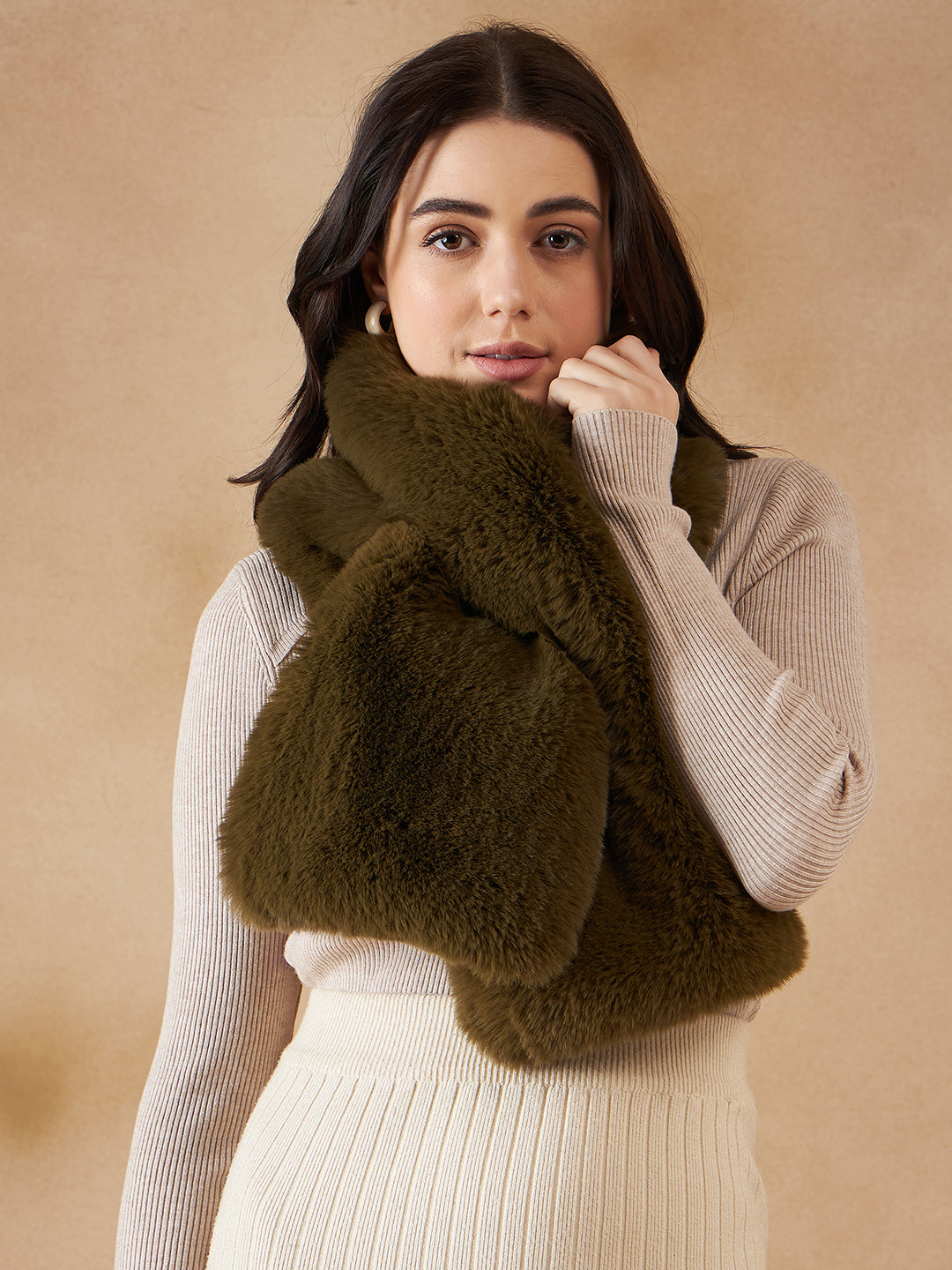 InWeave Women's Mehandi Green Faux Fur Neck Warmer | Grocsy