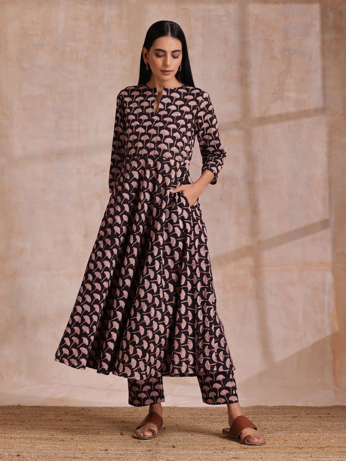 trueBrowns Black Floral Bagru Print Cotton Flared Kurta Pant Set | Grocsy