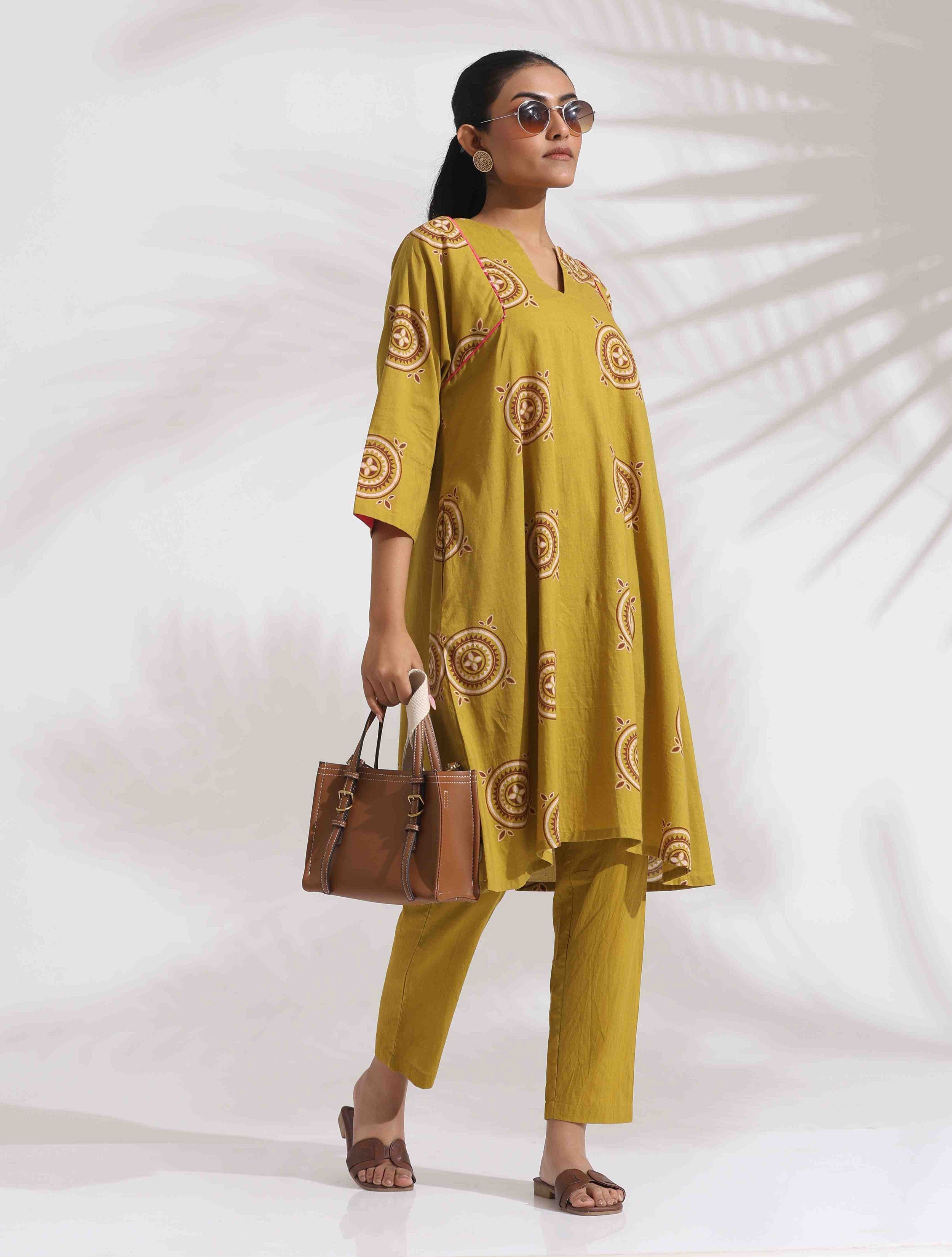 trueBrowns Green Cotton Print Kimono Sleeves Kurta Co-ord Set | Grocsy