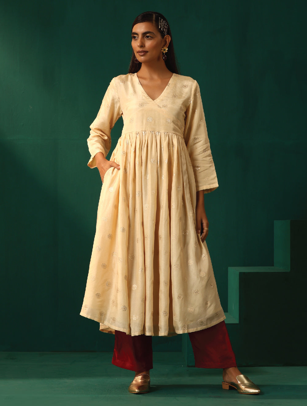 trueBrowns Ivory Geometric Floral Viscose Silk Anarkali Kurta Pant Set | Grocsy