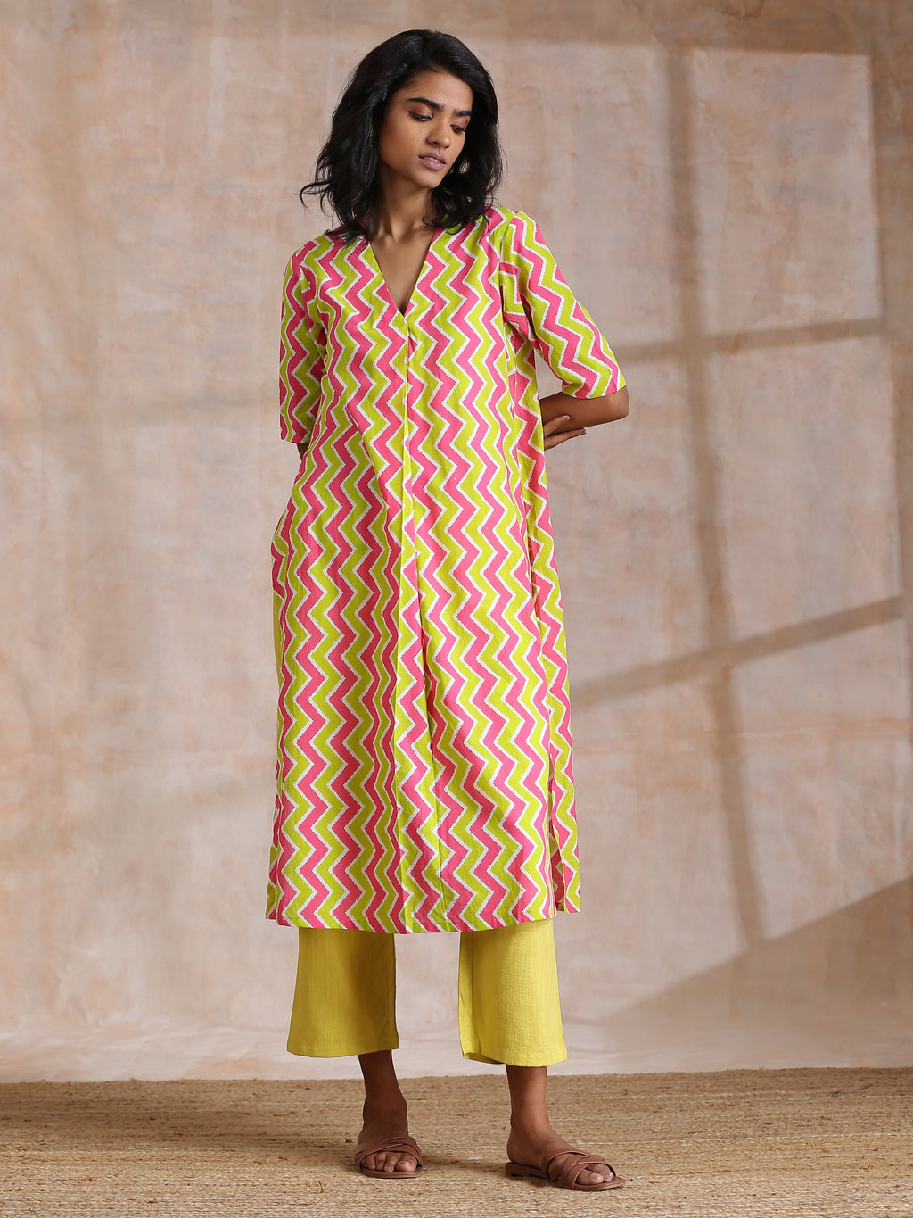 trueBrowns Lime Pink Zig-Zag Lines Print Cotton Kurta Pant Set | Relove | Grocsy
