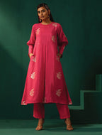 trueBrowns Pink Floral Viscose Silk Round Neck Puff Sleeve Kurta Pant Set | Grocsy