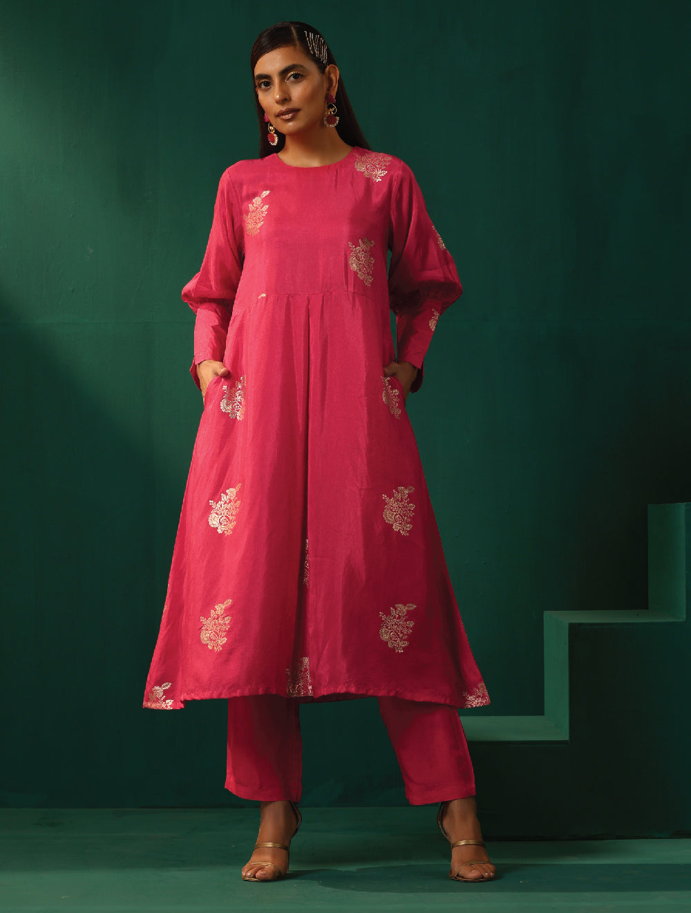 trueBrowns Pink Floral Viscose Silk Round Neck Puff Sleeve Kurta Pant Set | Grocsy