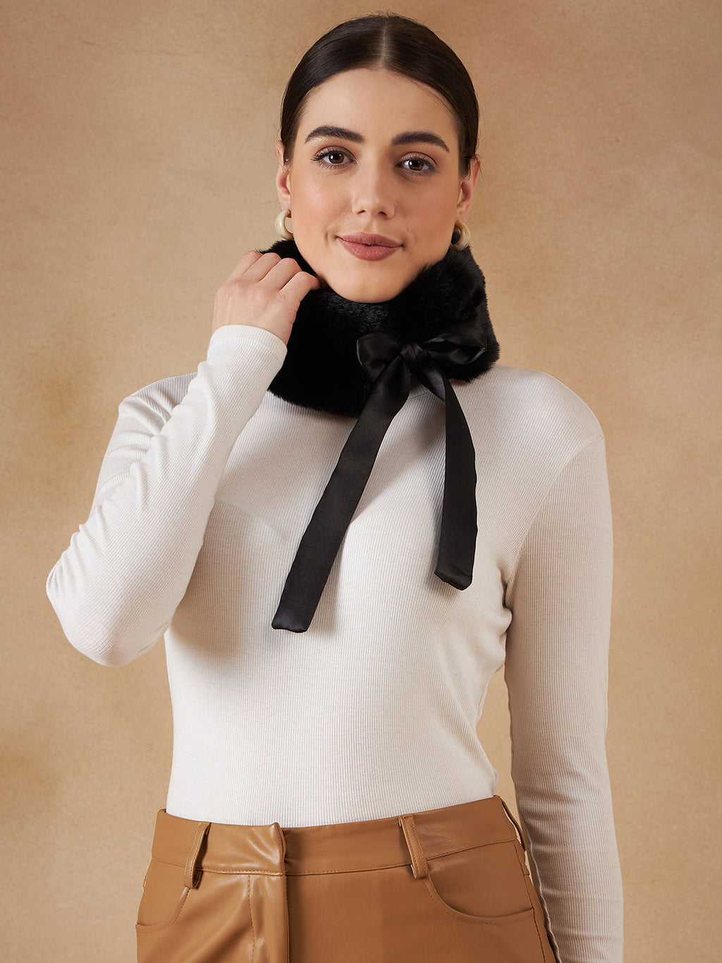 InWeave Women's Black Fur Neckpiece | Grocsy