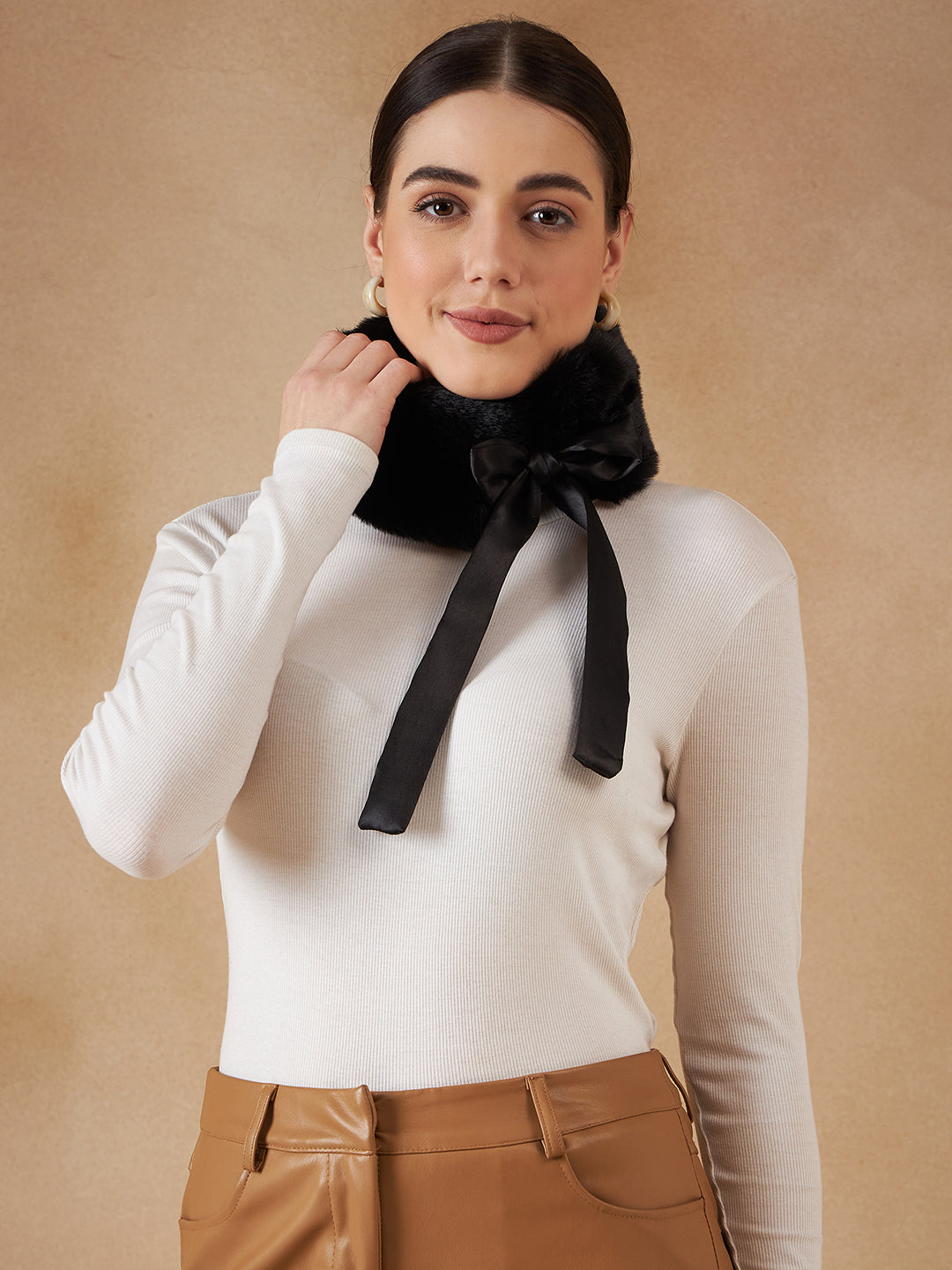 InWeave Women's Black Fur Neckpiece | Grocsy