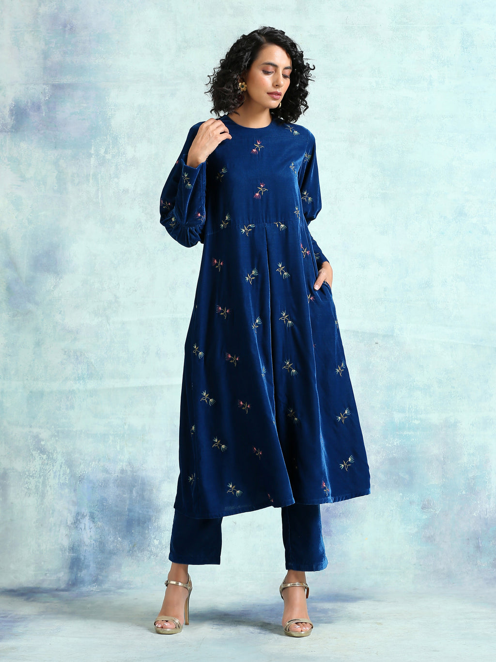 trueBrowns Blue Embroidered Velvet Puff Sleeve Kurta | Grocsy
