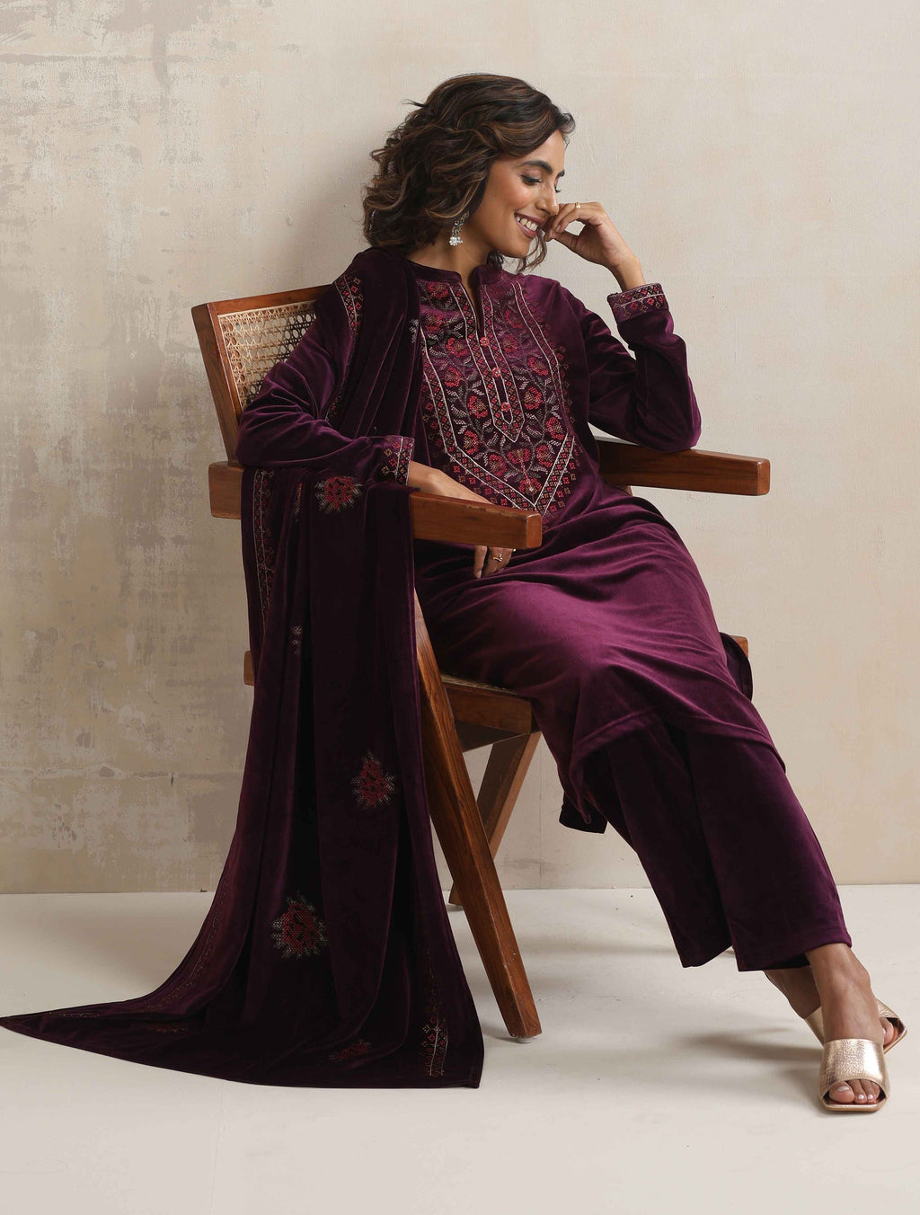 trueBrowns Purple Velvet Floral Embroidered Kurta Pant Dupatta Set | Grocsy