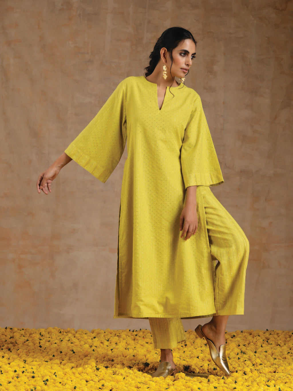 trueBrowns Lime Gold Cotton Relax High Slit Kurta Set | Grocsy