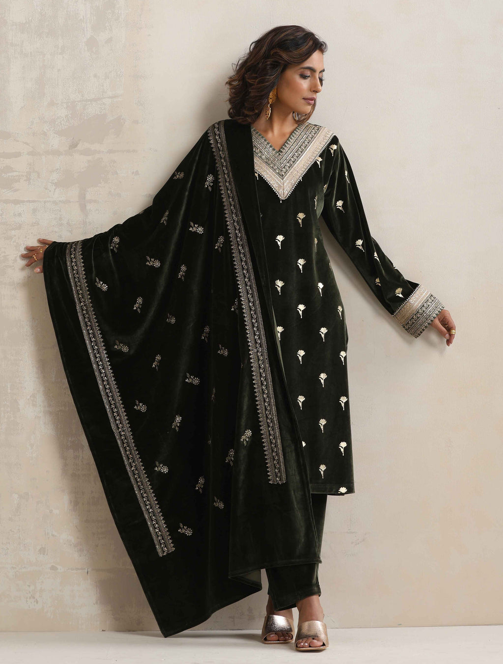 trueBrowns Green Velvet Floral Embroidered Kurta Pant Dupatta Set | Grocsy