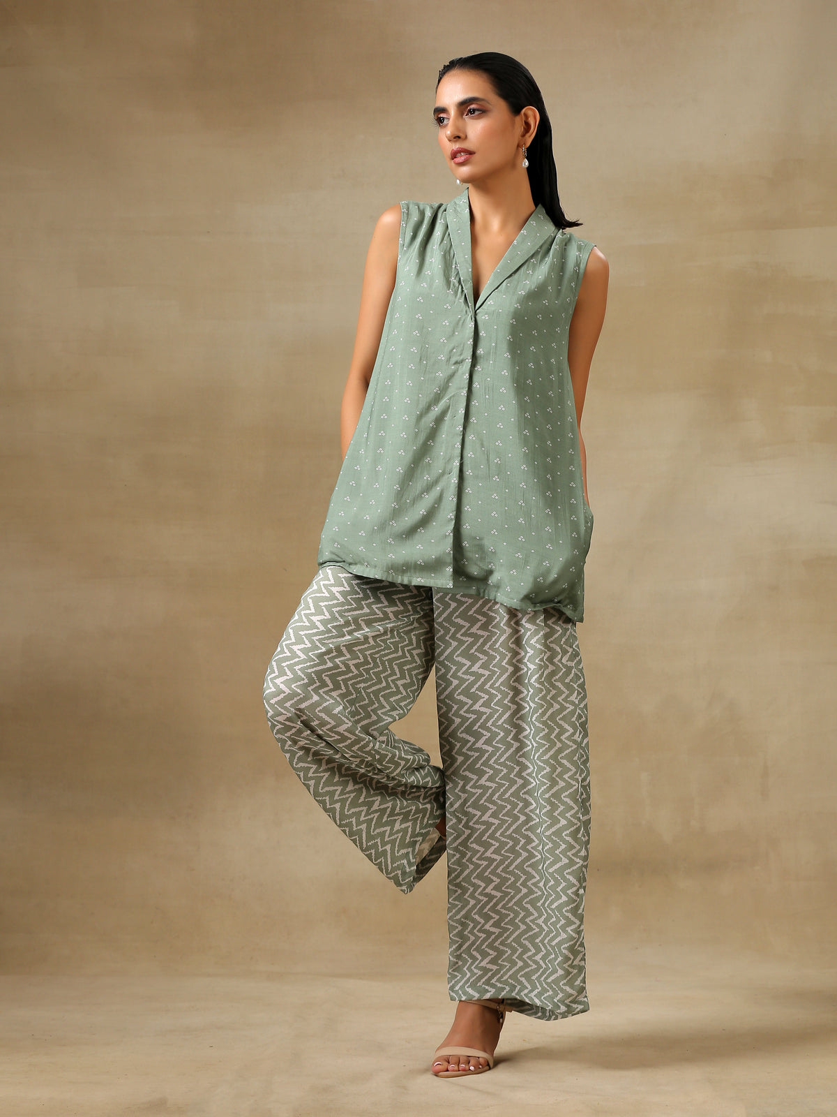 trueBrowns Light Green Bandhani Printed Silk Sleevesless Jacket Pant Set | Grocsy
