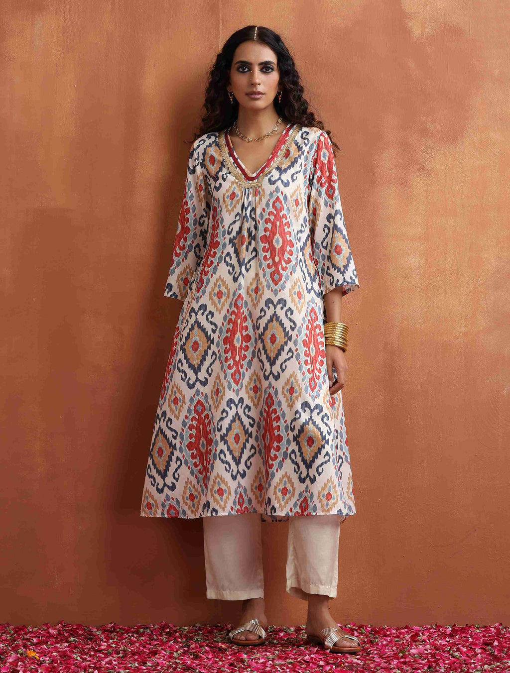 trueBrowns Off White Ikat Print Kurta Set | Grocsy