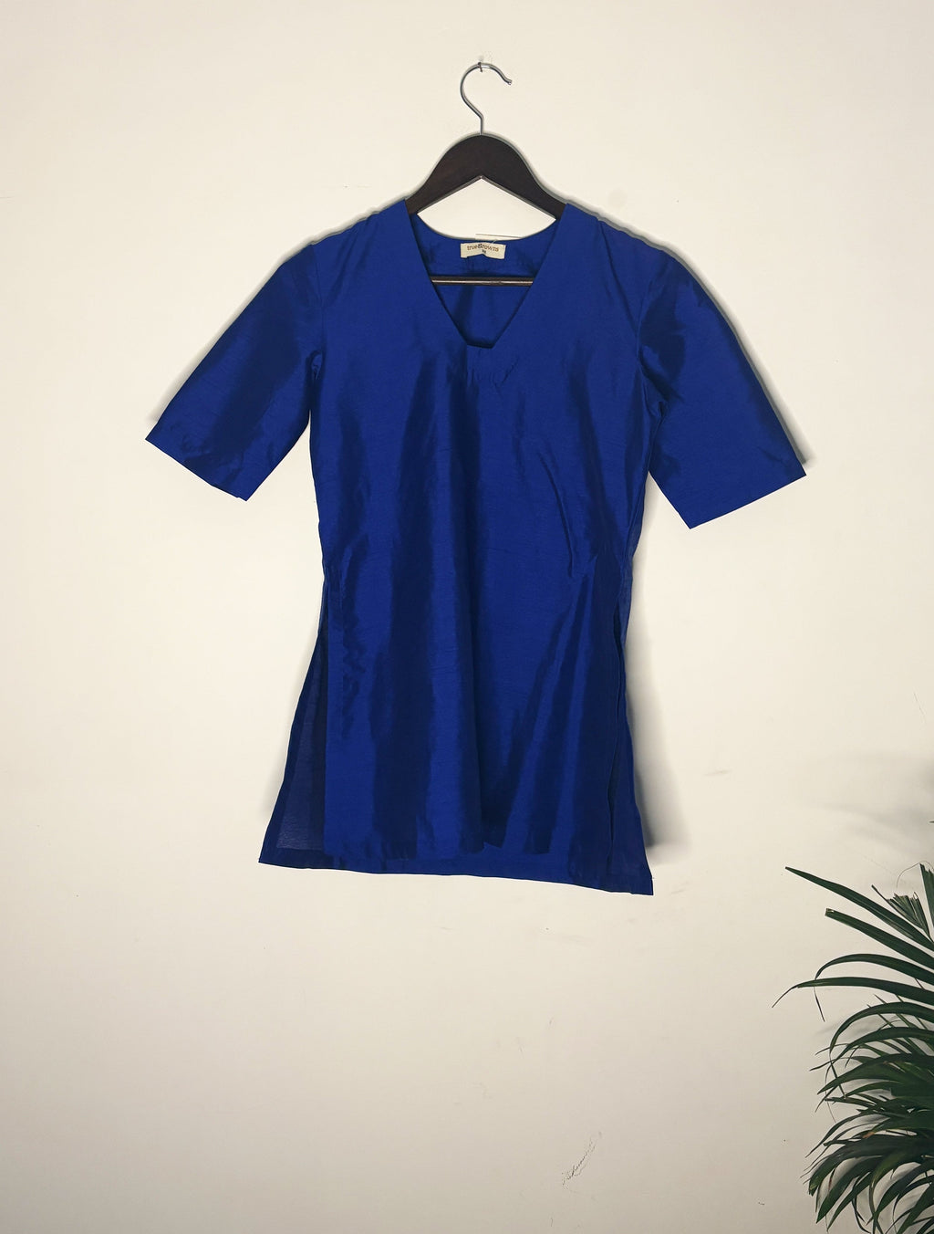trueBrowns Blue Metallic Top | Grocsy
