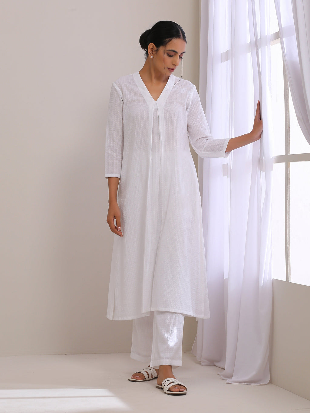 trueBrowns White Dobby Neck Pleat Kurta Pant Set | Grocsy