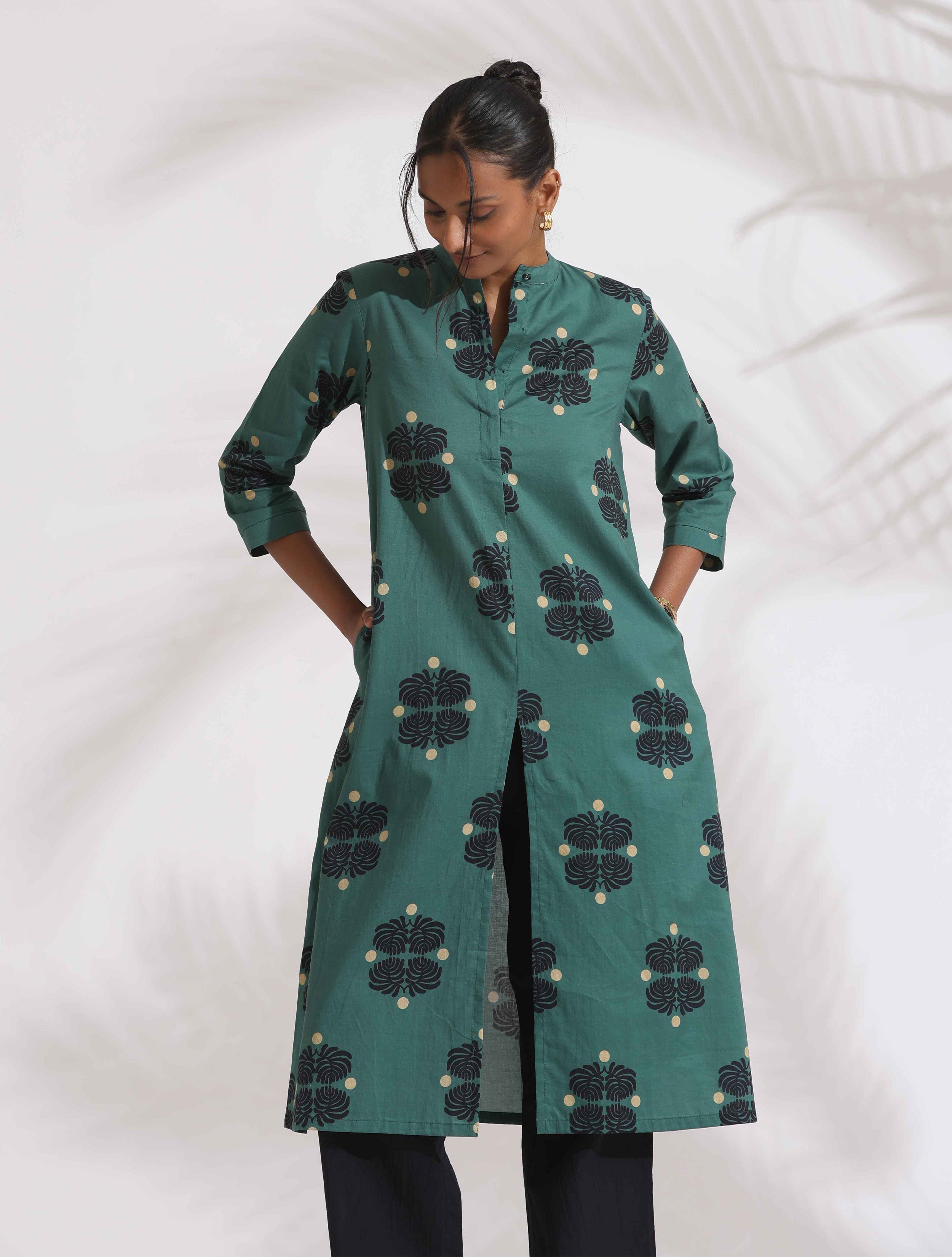 trueBrowns Green Cotton Print Front Slit Kurta Set | Grocsy