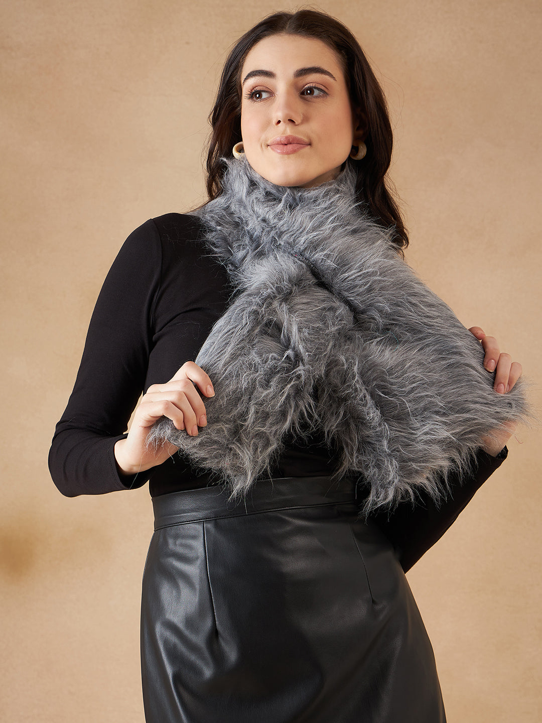 InWeave Women's Light Grey Faux Fur Neck Warmer | Grocsy
