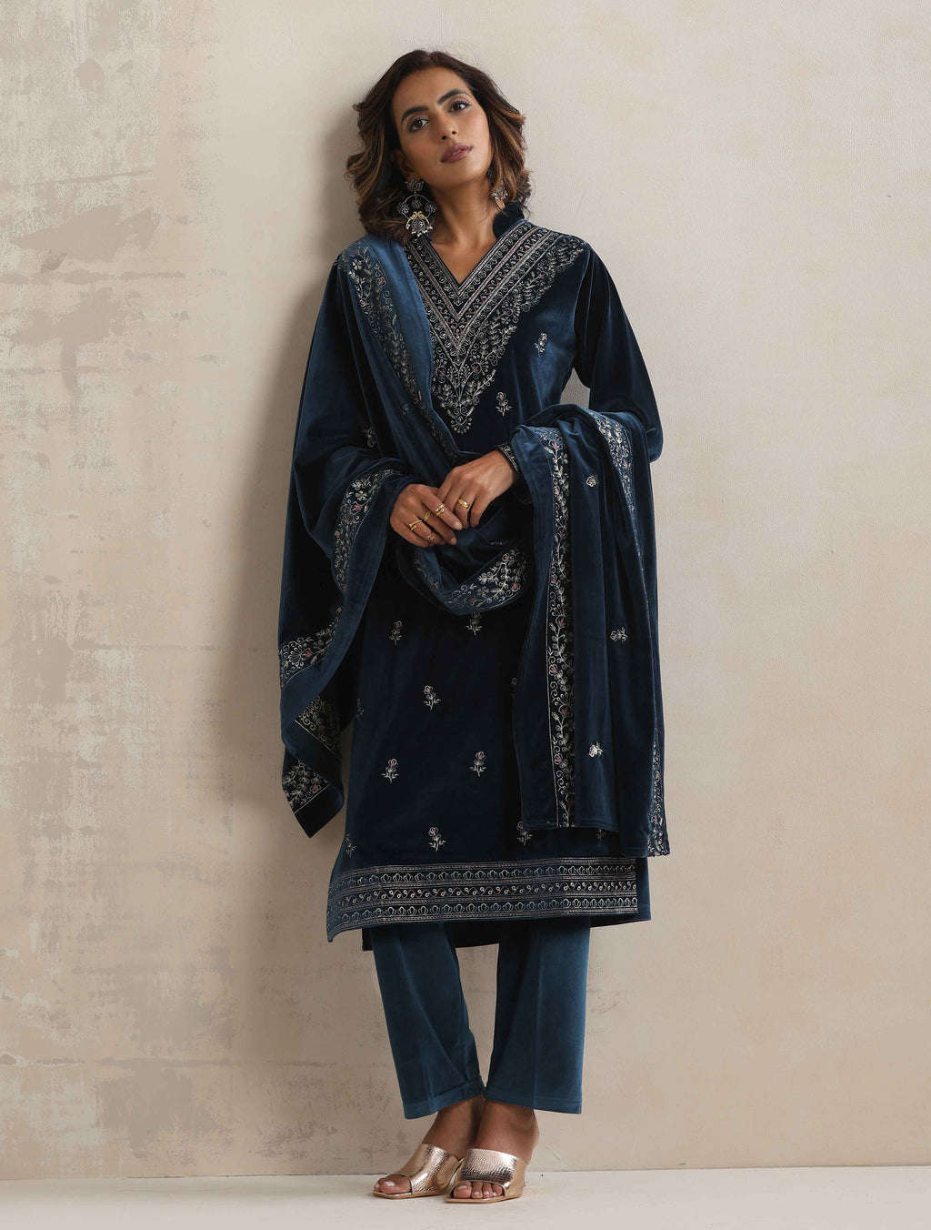 trueBrowns Blue Velvet Embroidered Kurta Pant Dupatta Set | Grocsy