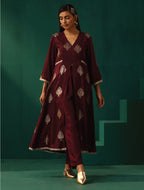 trueBrowns Wine Geometric Viscose Silk V-Neck Front Slit Kurta Pant Set | Grocsy