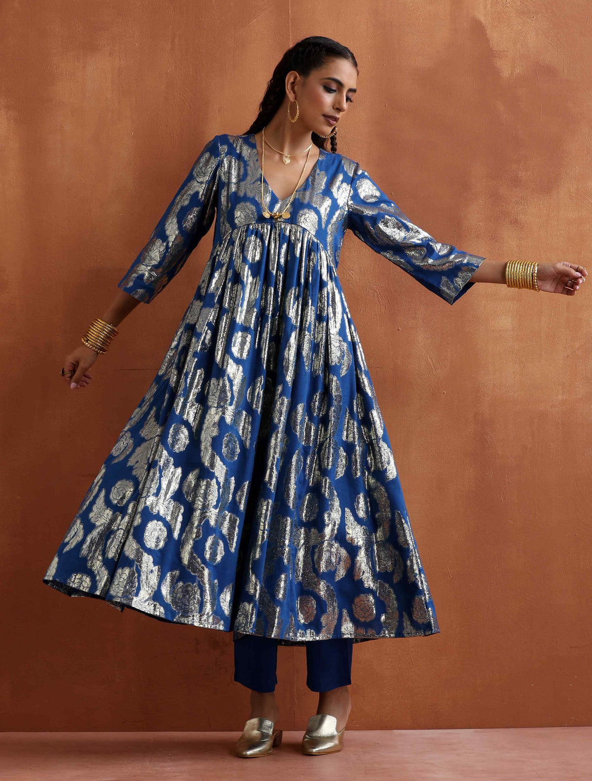 trueBrowns Blue Metallic Flared Anarkali Kurta Set | Grocsy