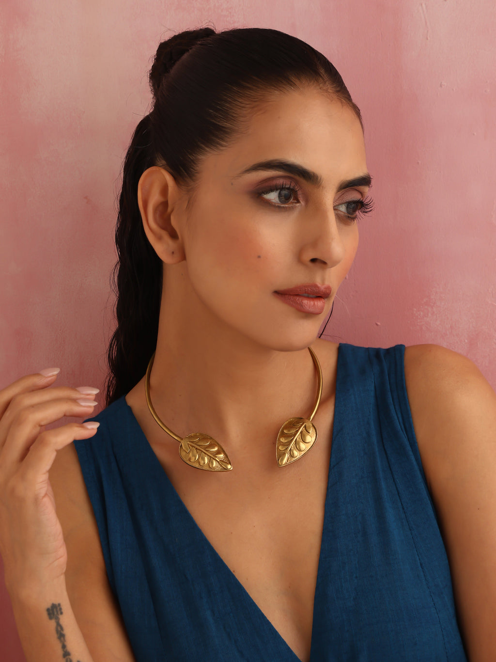 trueBrowns Brass Leaf Contemporary choker | Grocsy