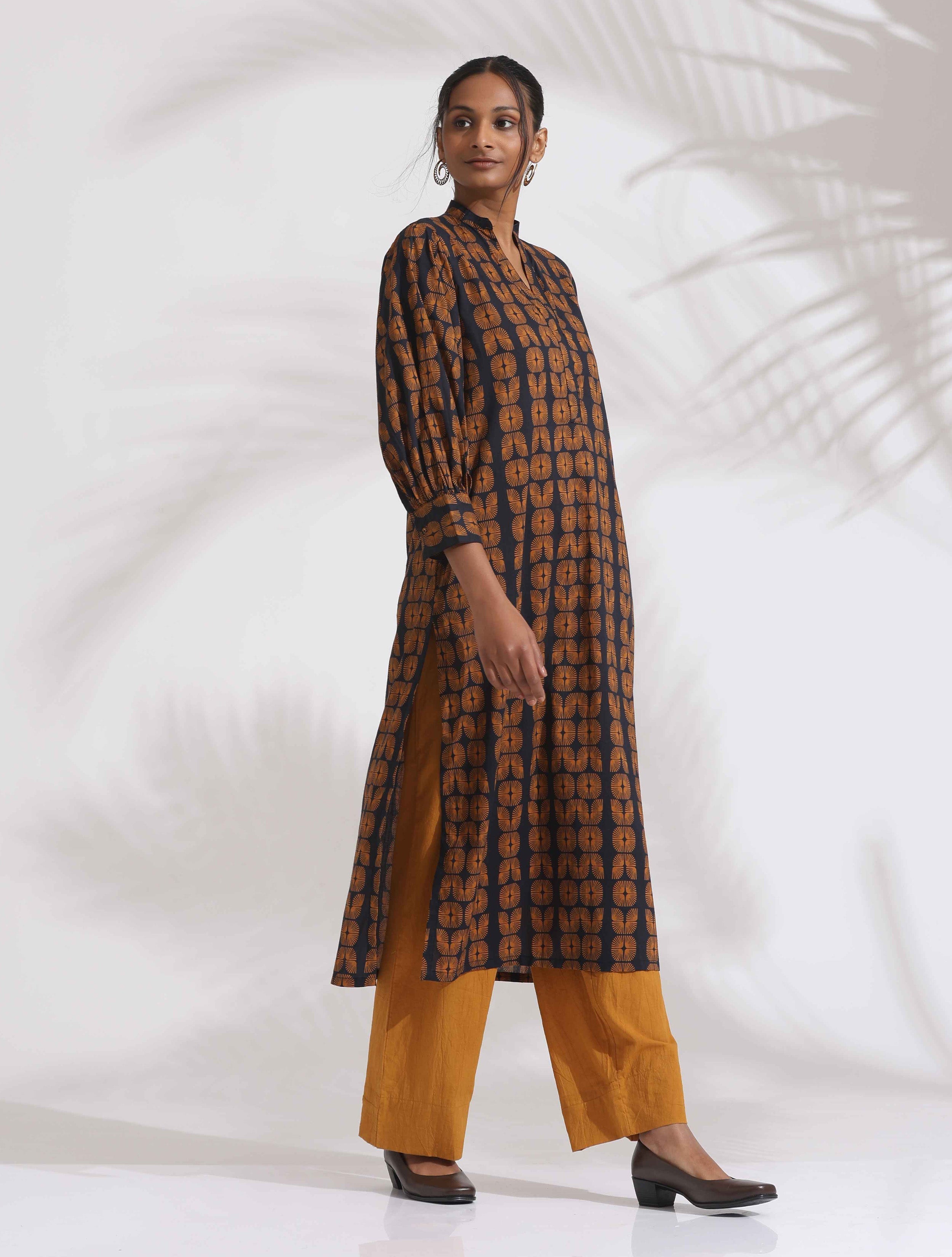 trueBrowns Black Cotton Print Straight Kurta Set | Grocsy
